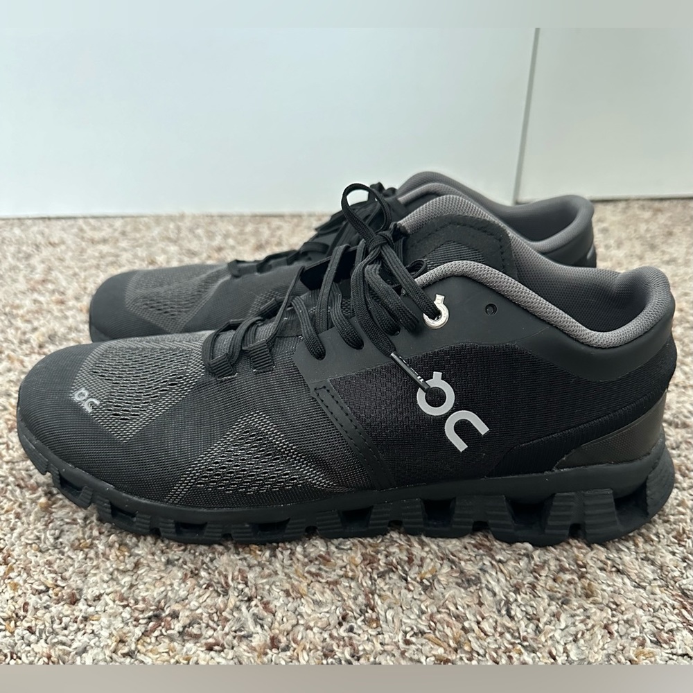 Men’s onclouds size 9.5